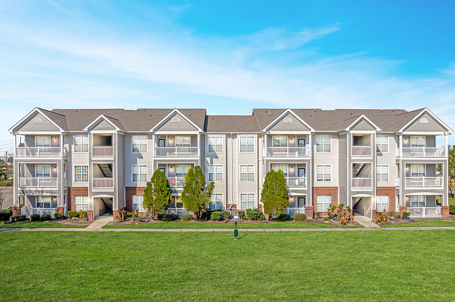 Houma Condo: 461 S Hollywood Rd