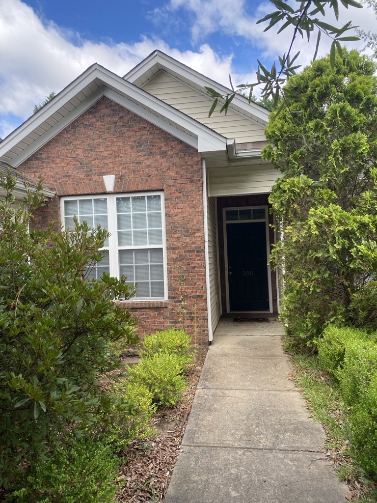 West Columbia House: 300 Southmen Ln.
- 1