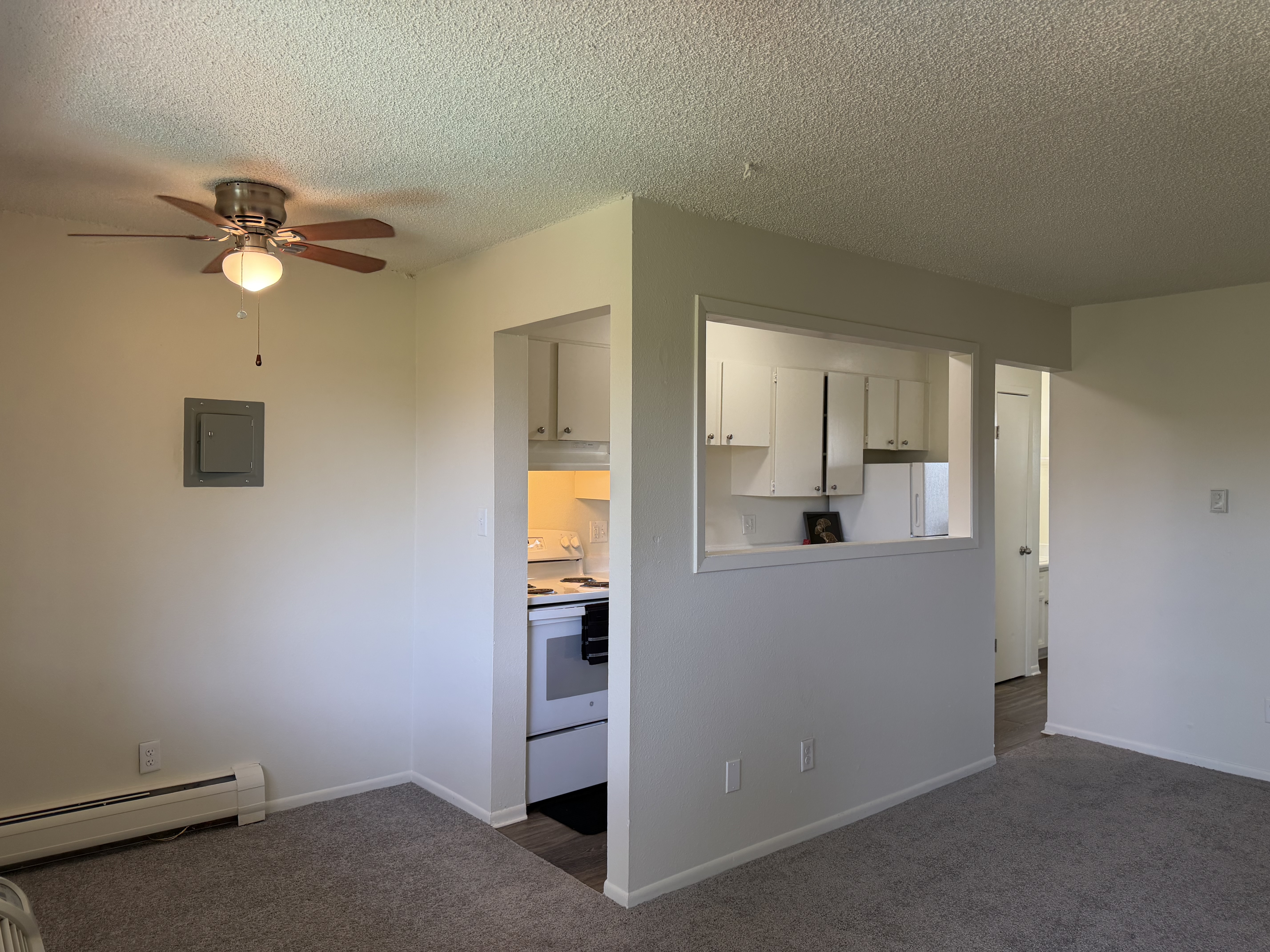 Englewood Apartment: 777 E Kenyon Ave