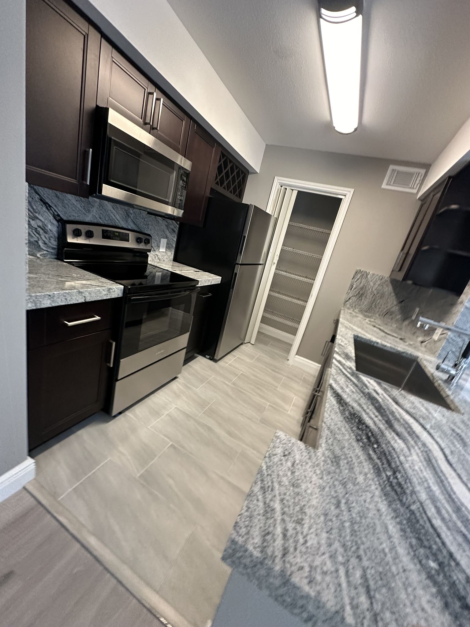 Oakland Park House: 2662 NW 33 St#2505