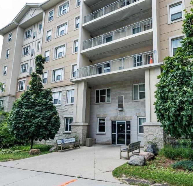 404 - 251 Lester St - Unit 4
