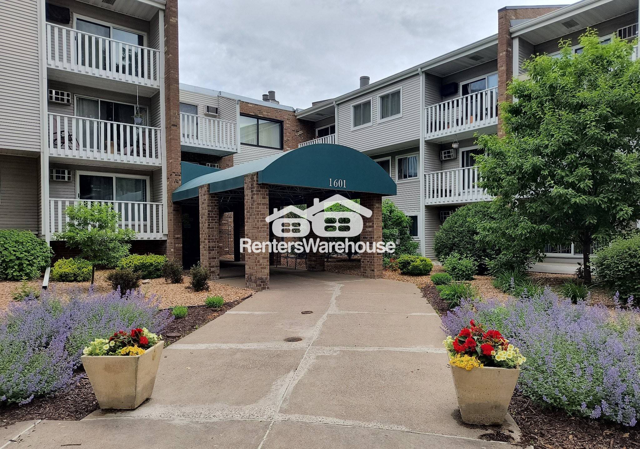 Fridley Condo: 1601 N Innsbruck Dr