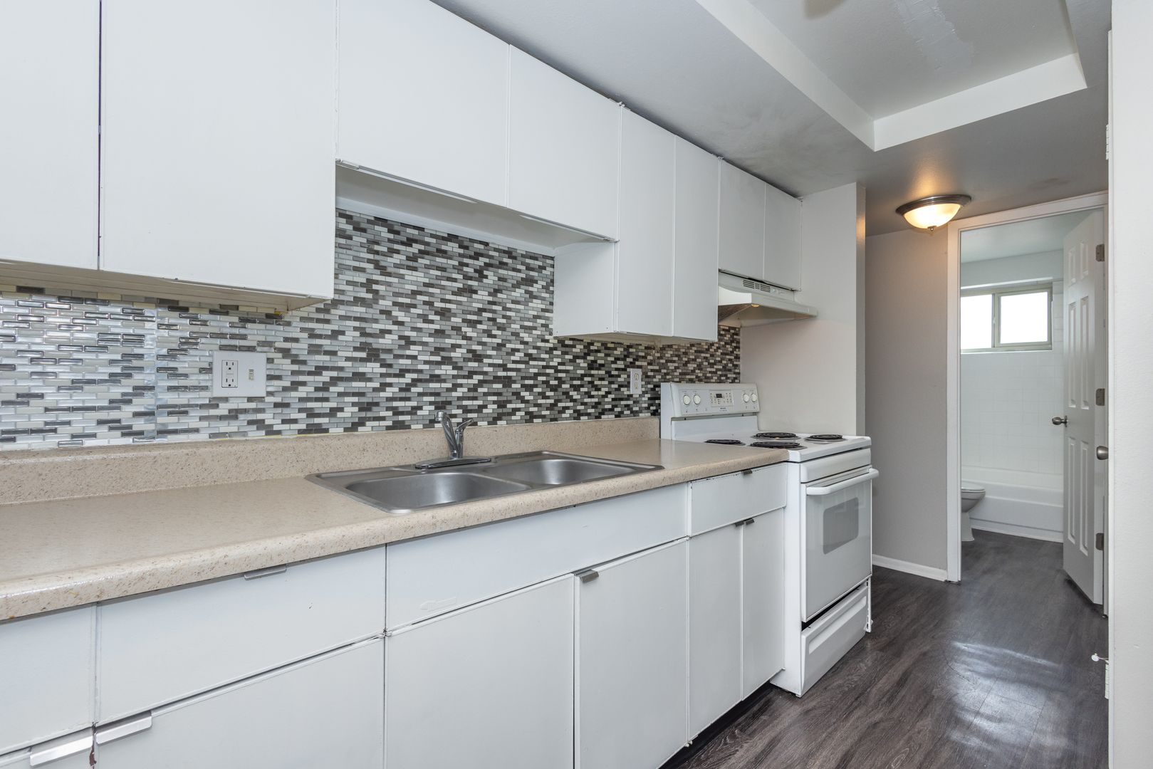 Denver Apartment: 809 N Dexter St