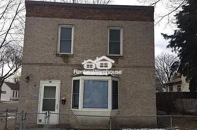 St Paul Townhome: 88 Cook Ave W