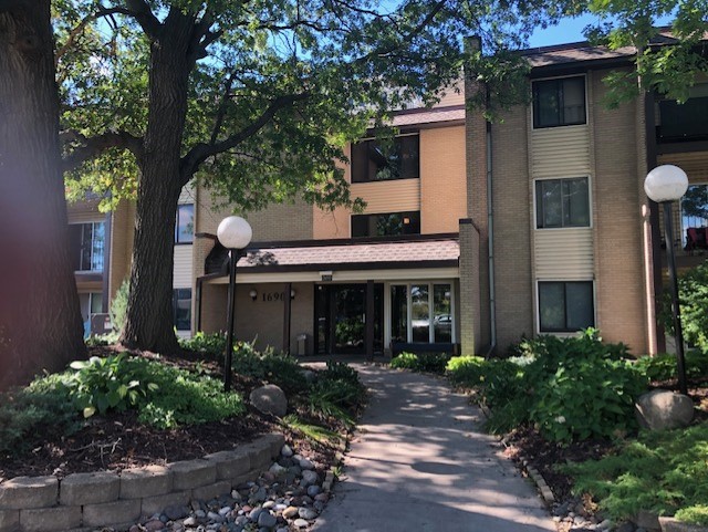 Roseville Condo: 1690 Highway 36 W