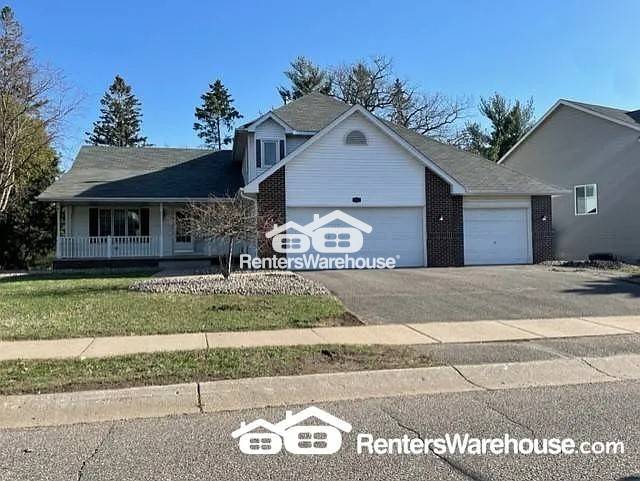 Oakdale House: 7854 9th St N