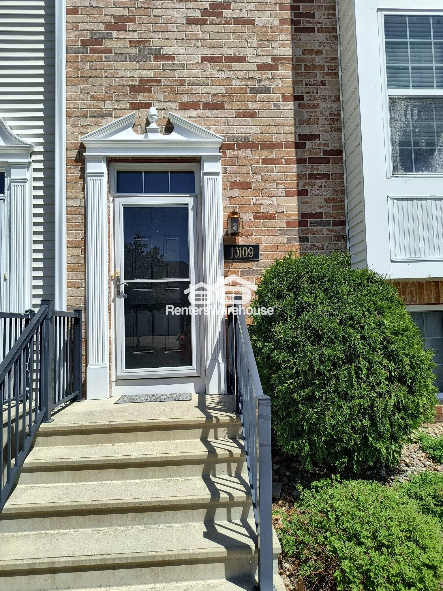 Eden Prairie Townhome: 10109 Indigo Dr