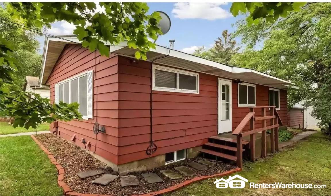 St Louis Park House: 2612 Toledo Ave S