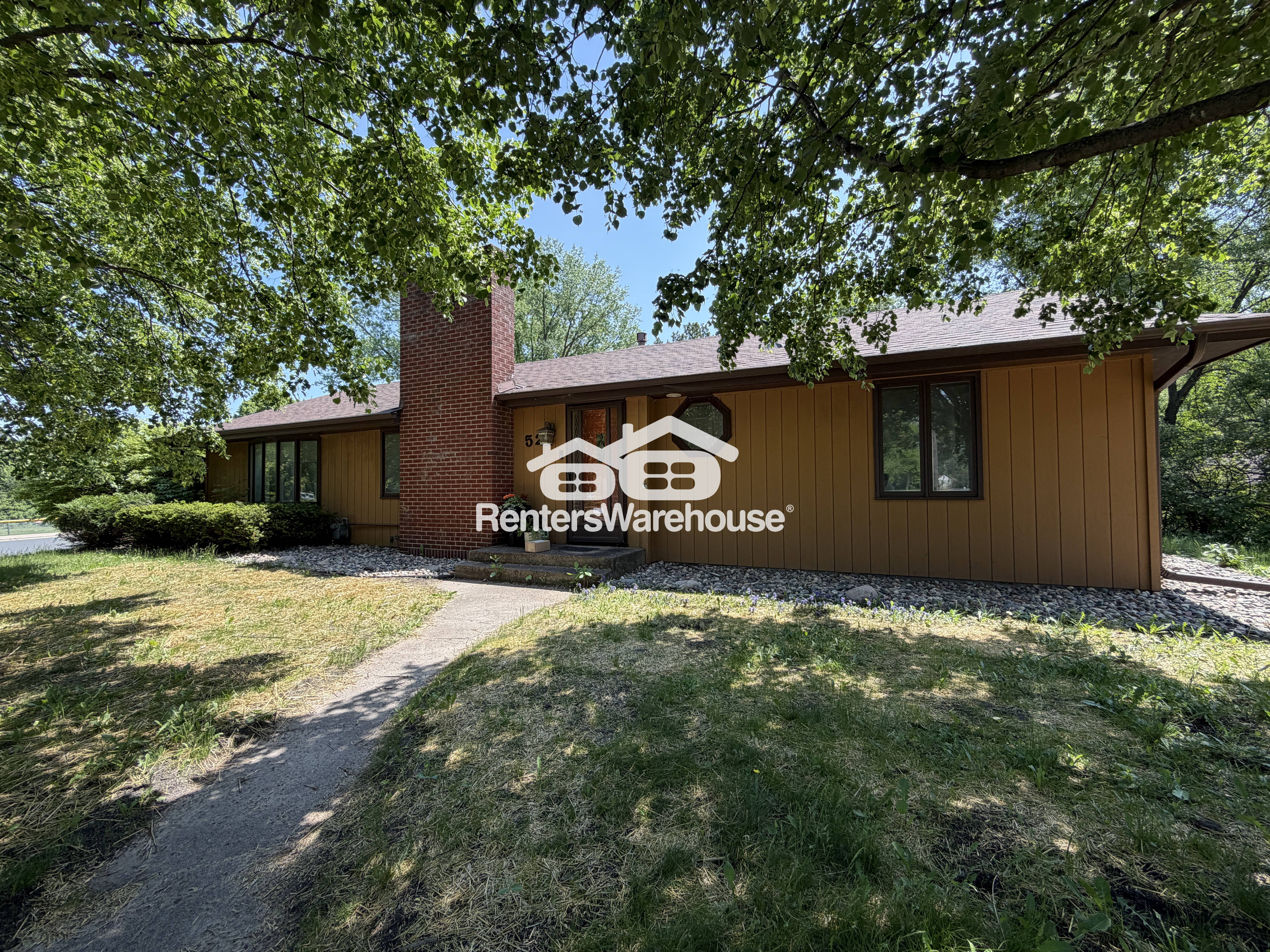 Circle Pines House: 52 West Rd
