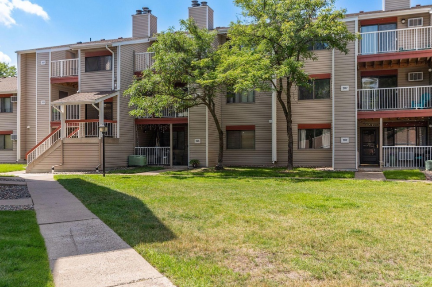Saint  Louis Park Condo: 350 Shelard Parkway