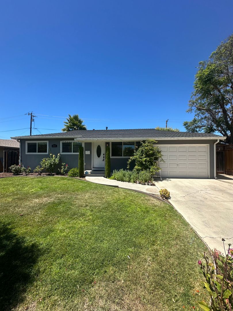 Campbell House: 2615 Camloop Dr