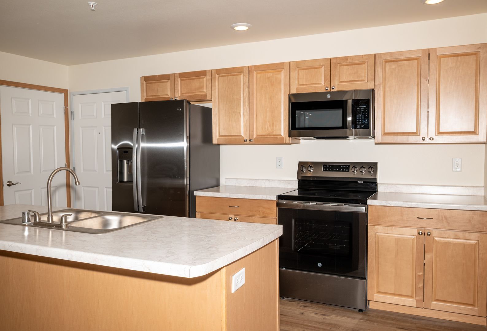 Tomah Apartment: 400 Larkin St