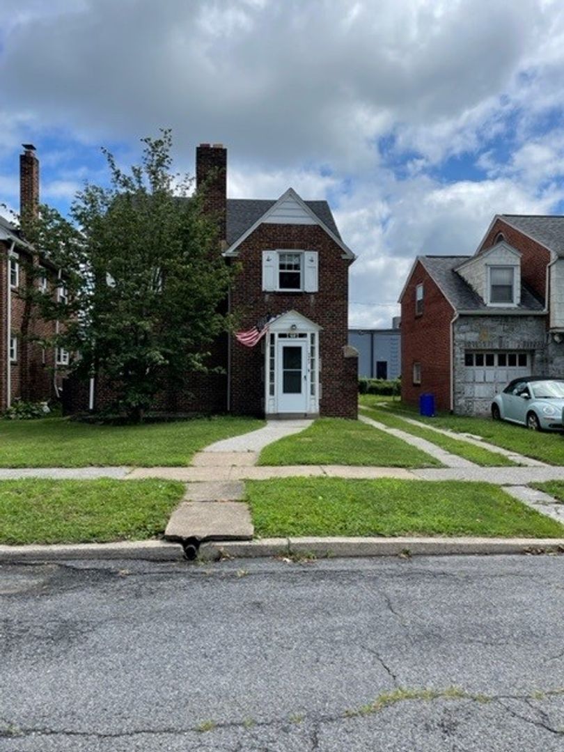 Harrisburg House: 2983 North 6th Street