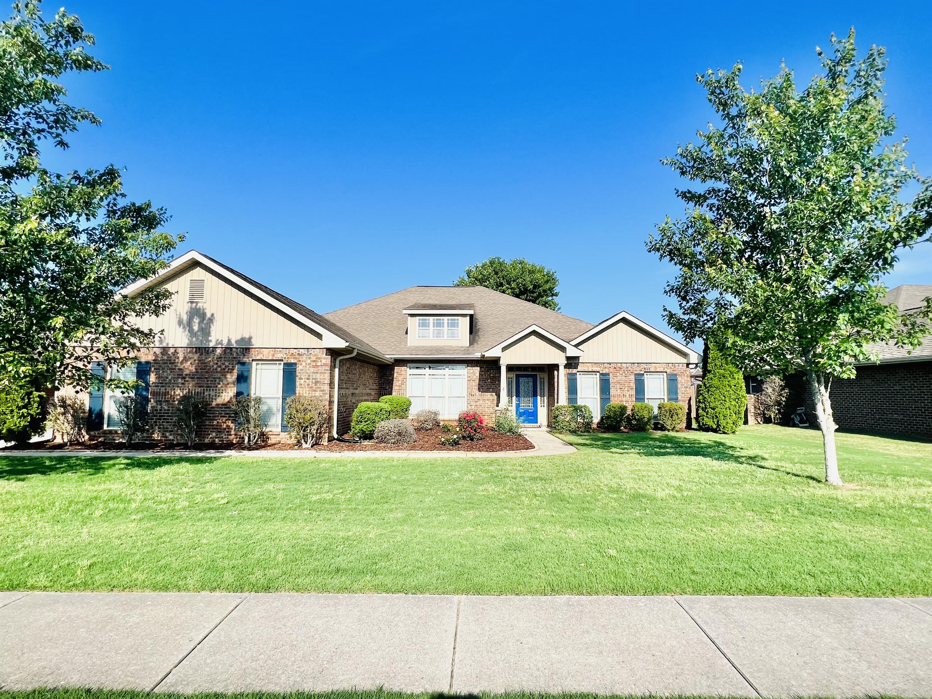 Madison House: 630 Summer Cove Cir NW