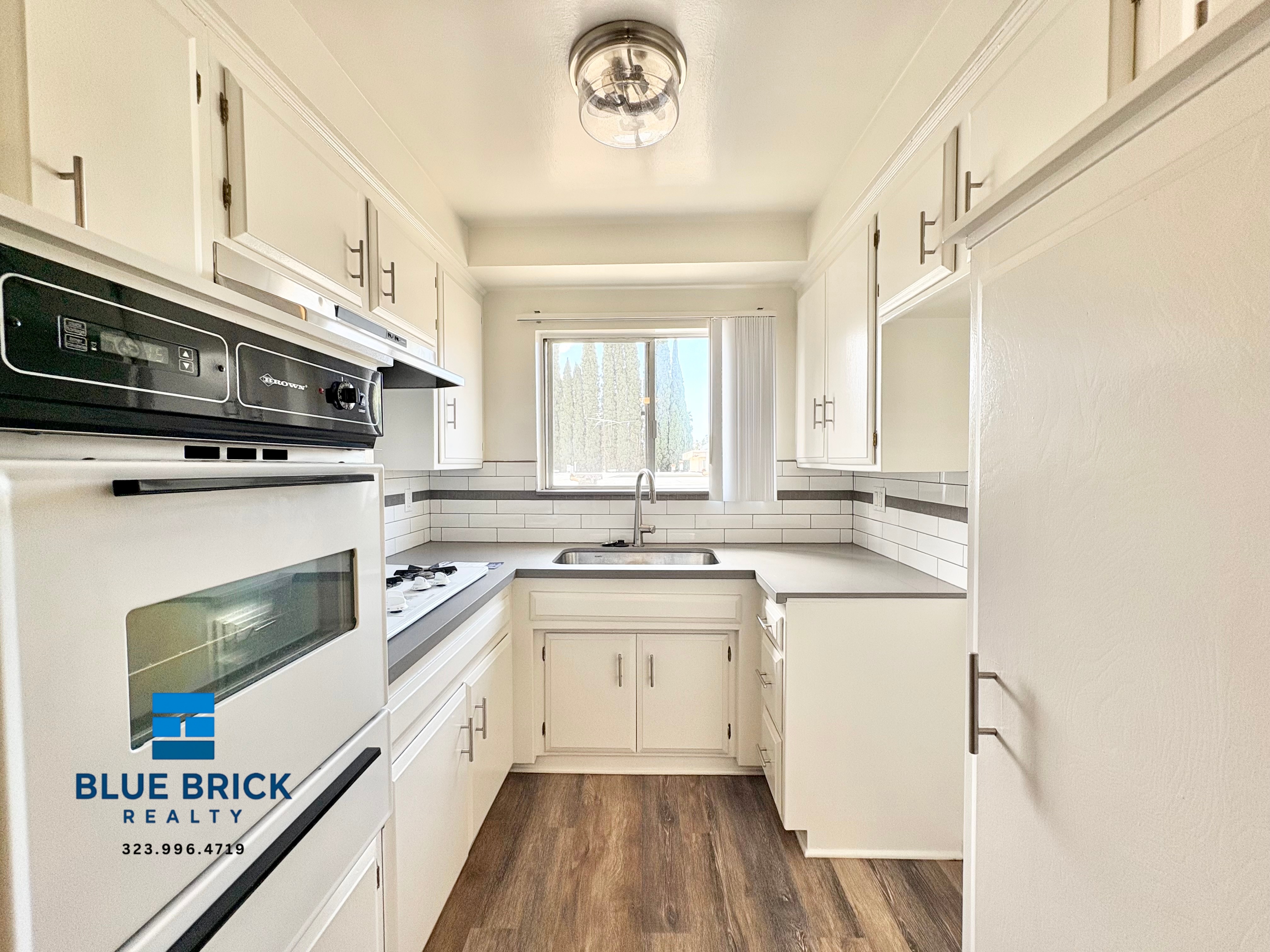 West Hollywood Condo: 942 N Gardner St