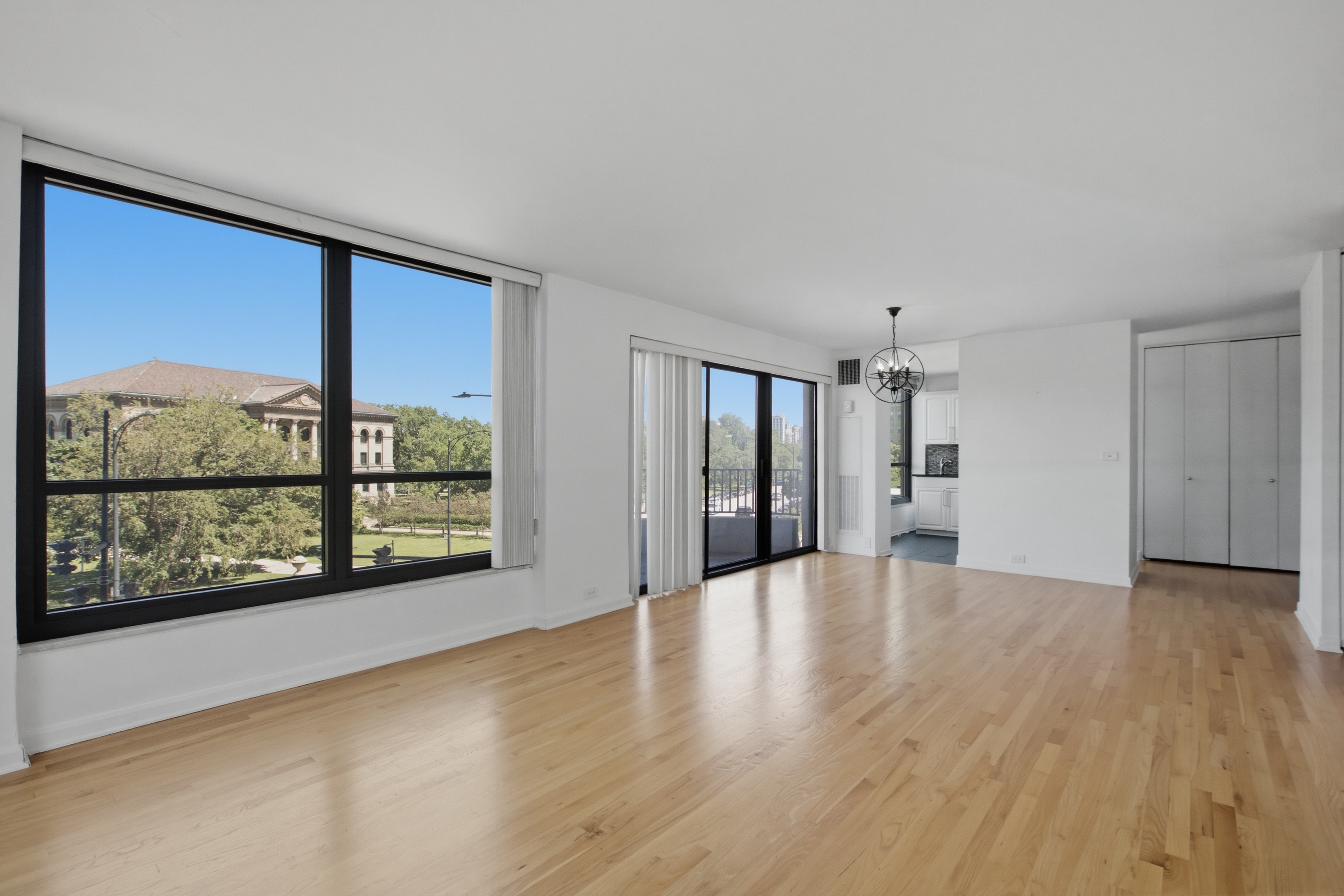 Chicago Condo: 2020 North Lincoln Park West
