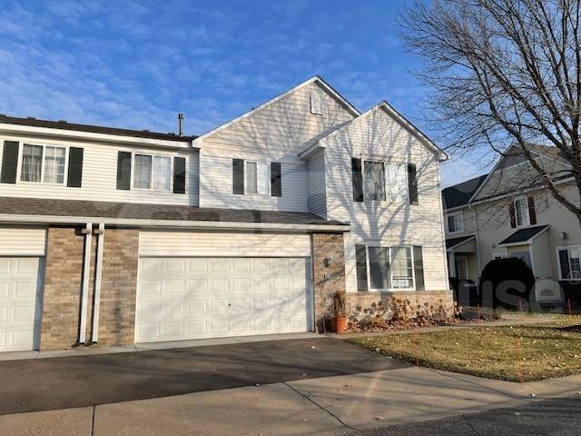 Woodbury Townhome: 11011 Oak Grove Cir