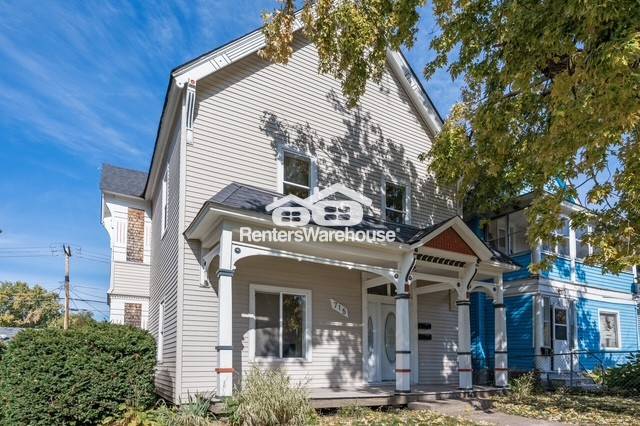 St Paul Townhome: 715 Sims Ave