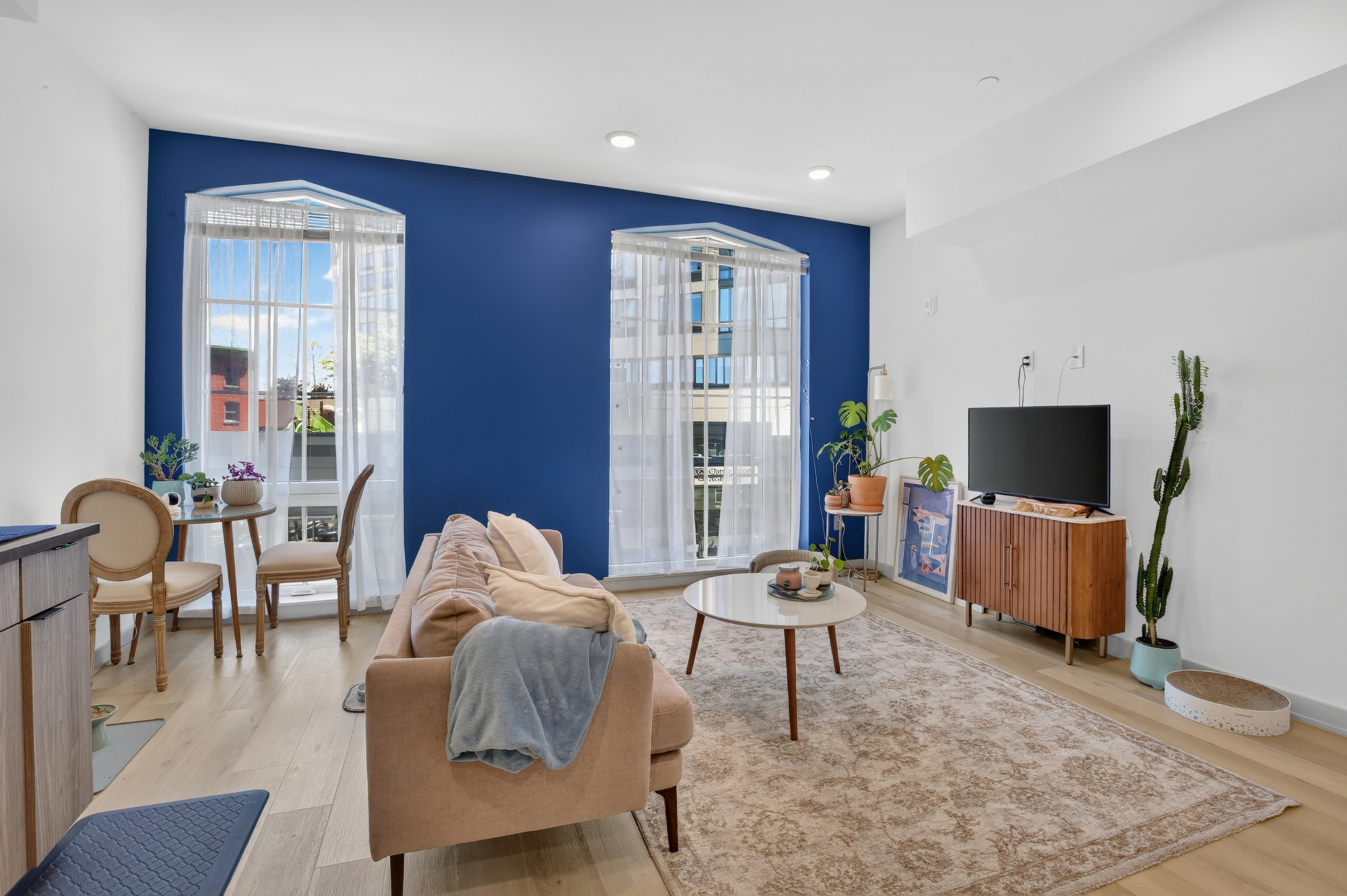 Philadelphia Apartment: 689 N Broad St
