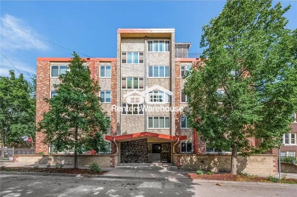 Minneapolis Condo: 1901 Emerson Ave S