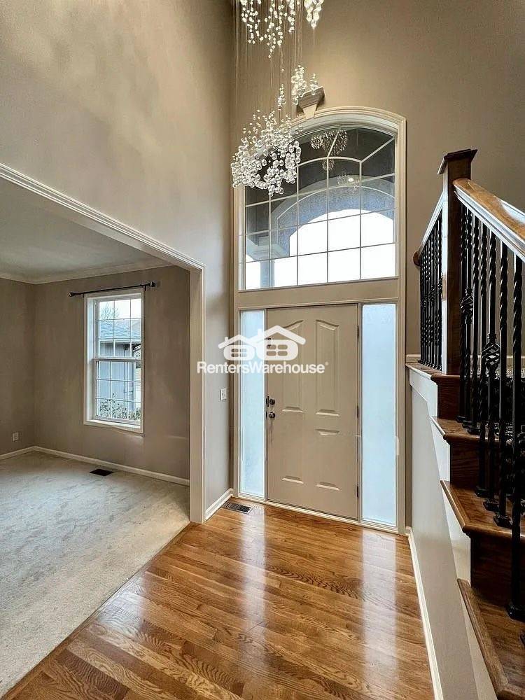 Overland Park House: 15861 Linden St