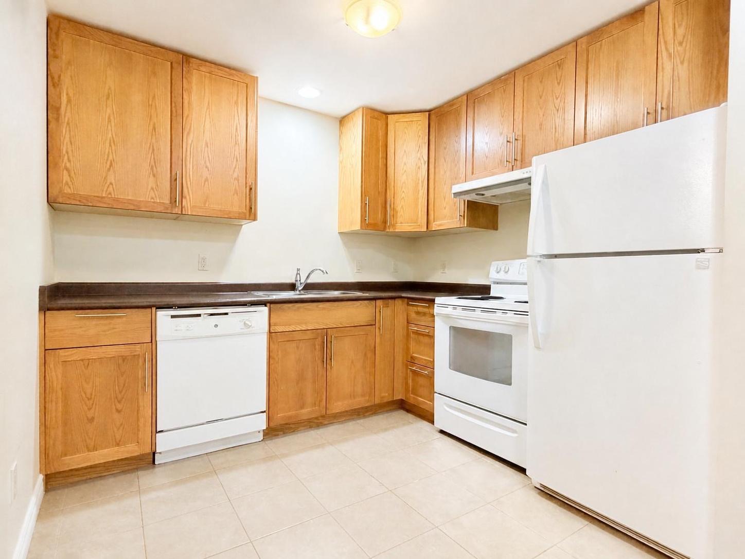 Kingsville Condo: 1 Main St W