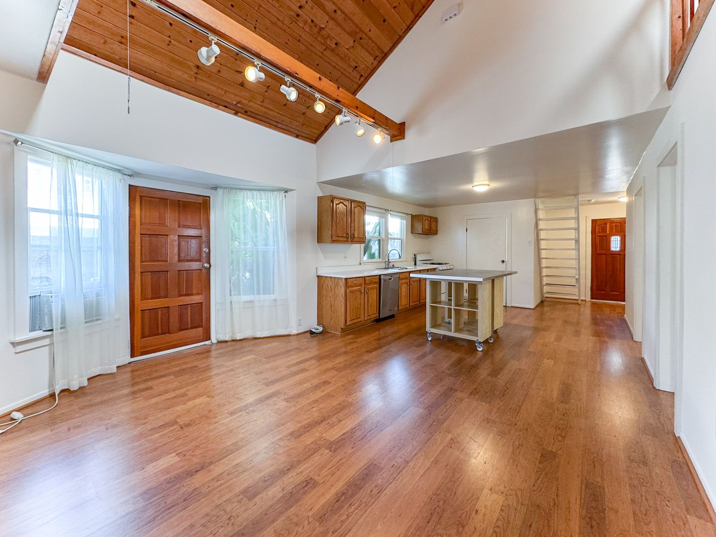 Santa Monica Condo: 2713 3rd St. E