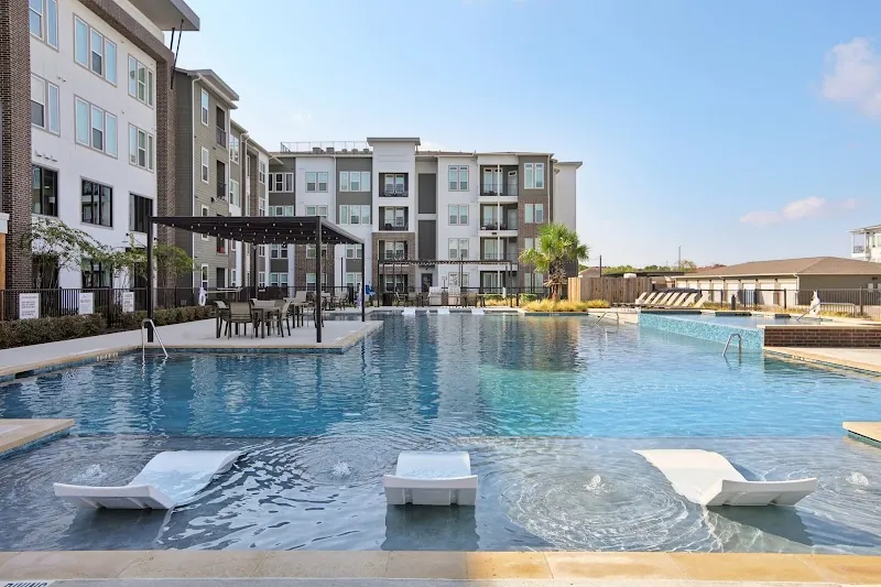 Del Valle Condo: 6514 Ross Rd
