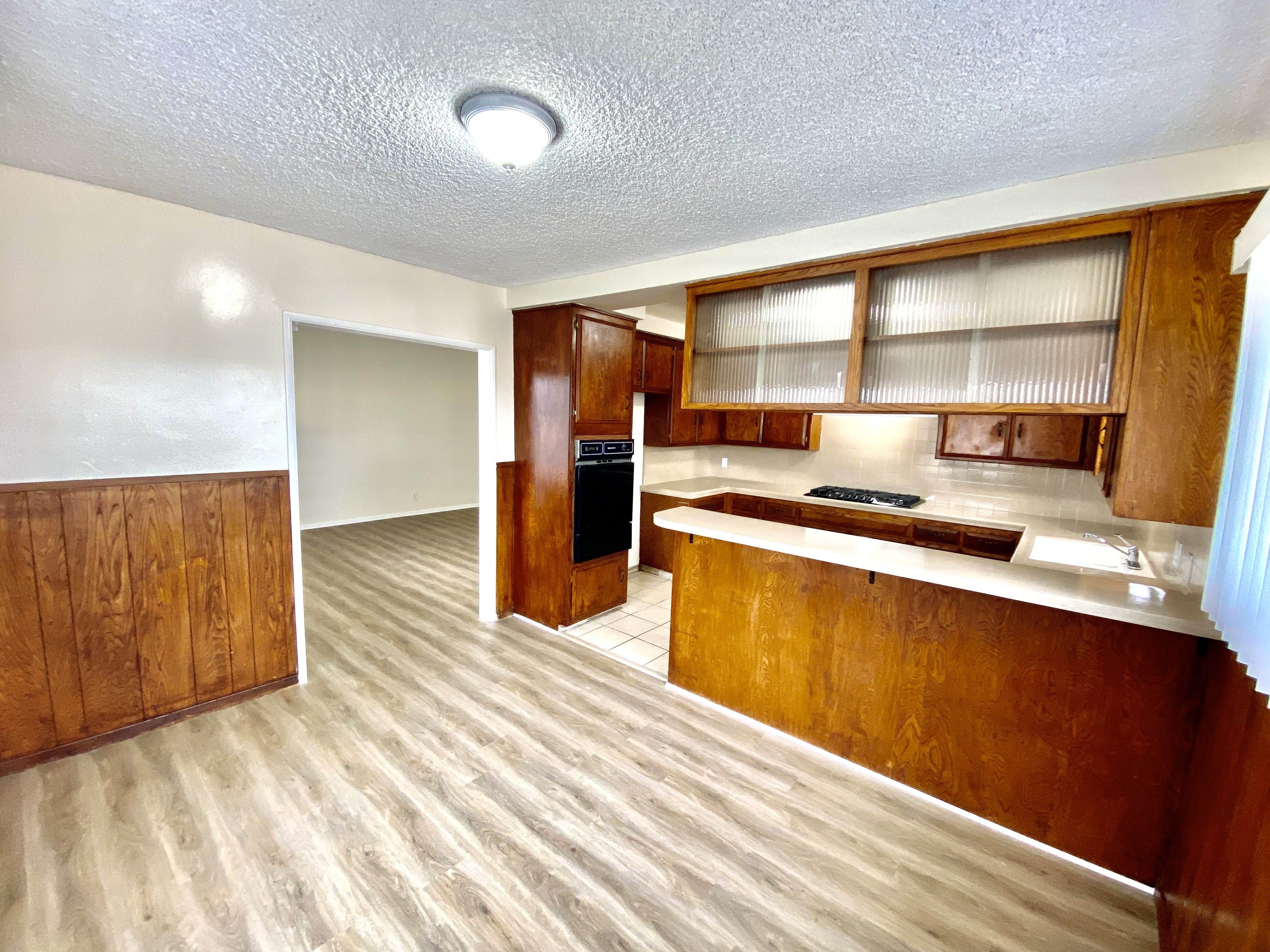 Hawthonre Condo: 12644 york ave