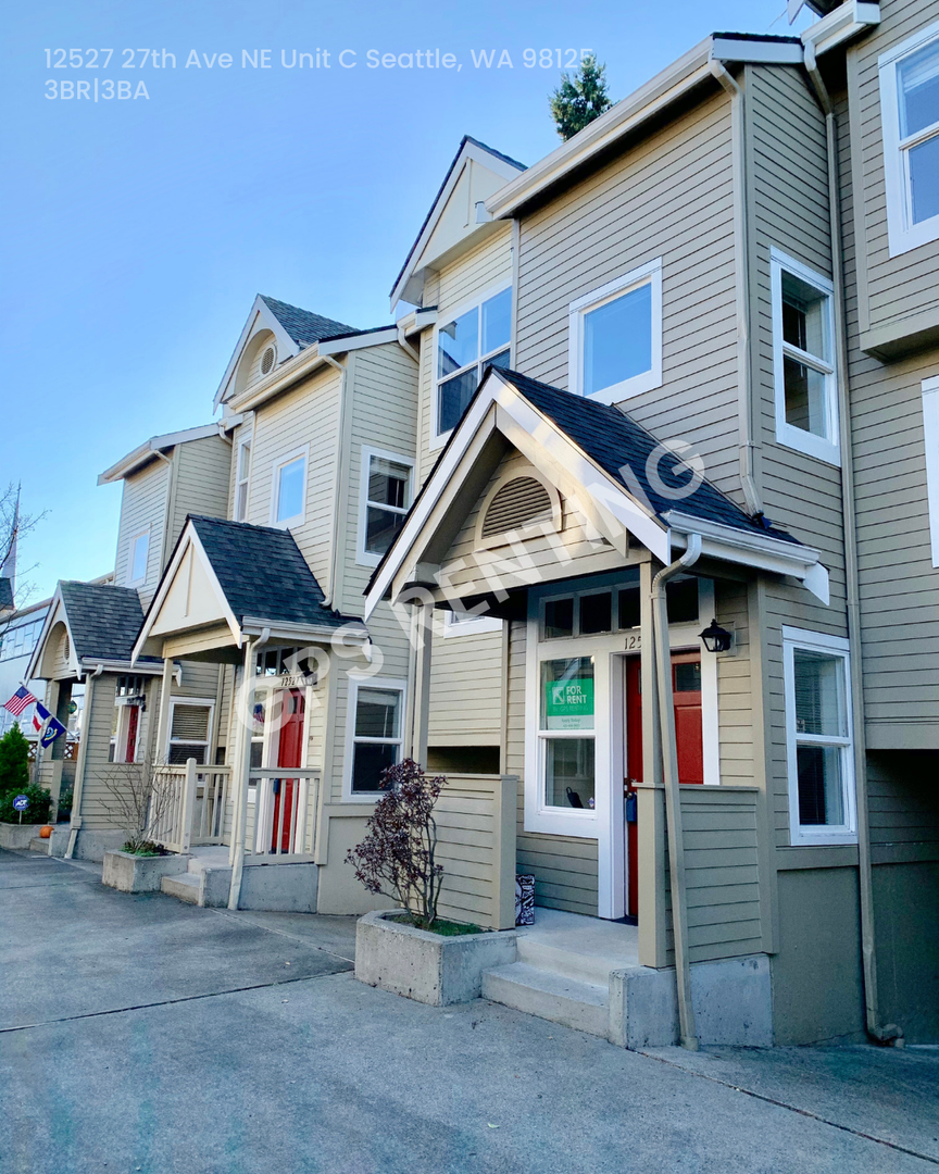Seattle House: 12527 27th Ave NE