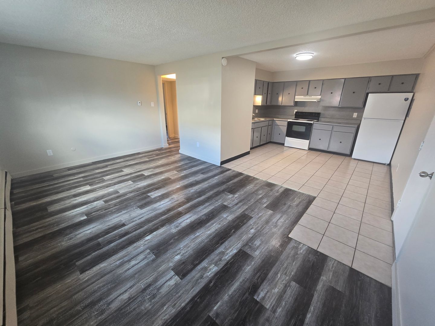 Pueblo Apartment: 1936 Vinewood Ln