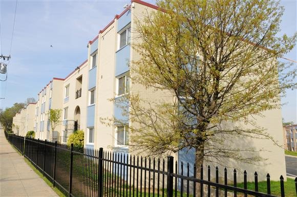 Washington Condo: 820 Southern Ave. SE
