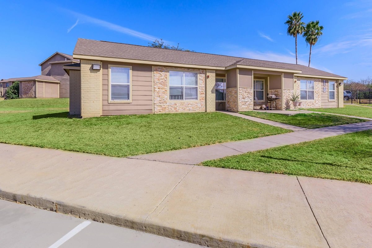 Laredo Condo: 409 Riverhill Loop