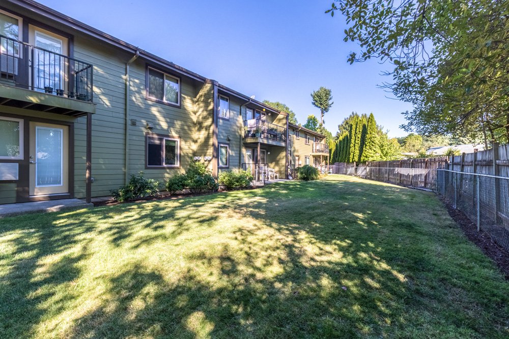 Willamina Condo: 320 NE 1st St
