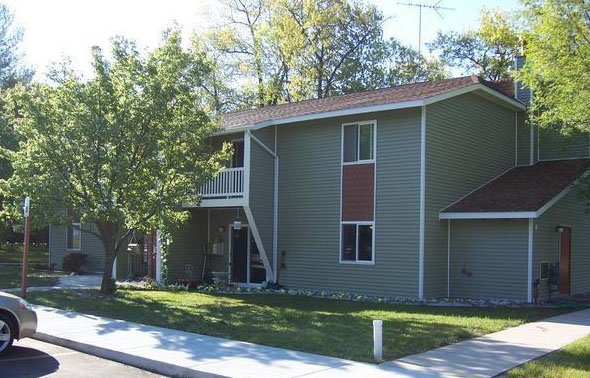 East Tawas Condo: 400 Grant St.