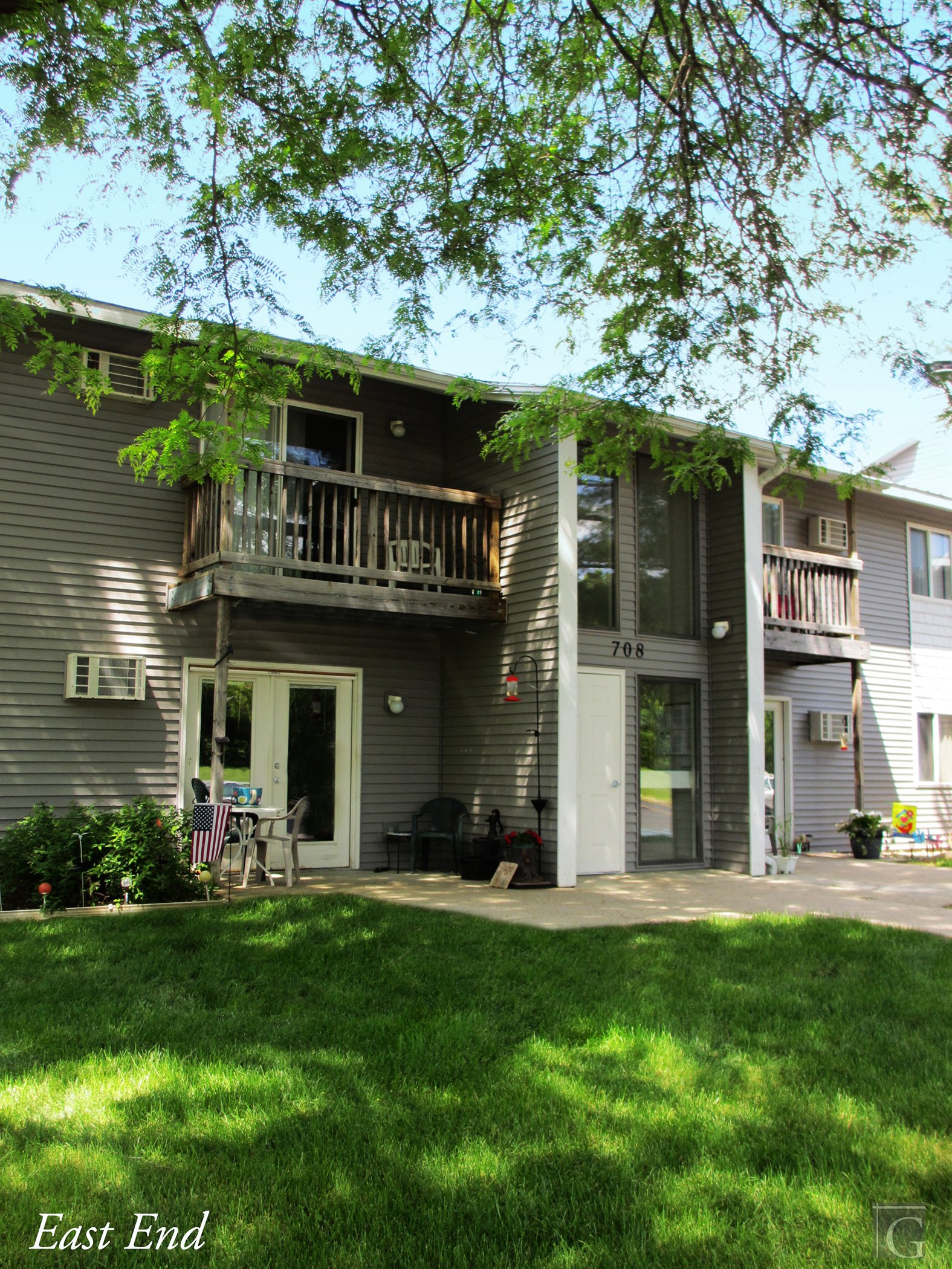 Leslie Condo: 702 E Bellevue St.