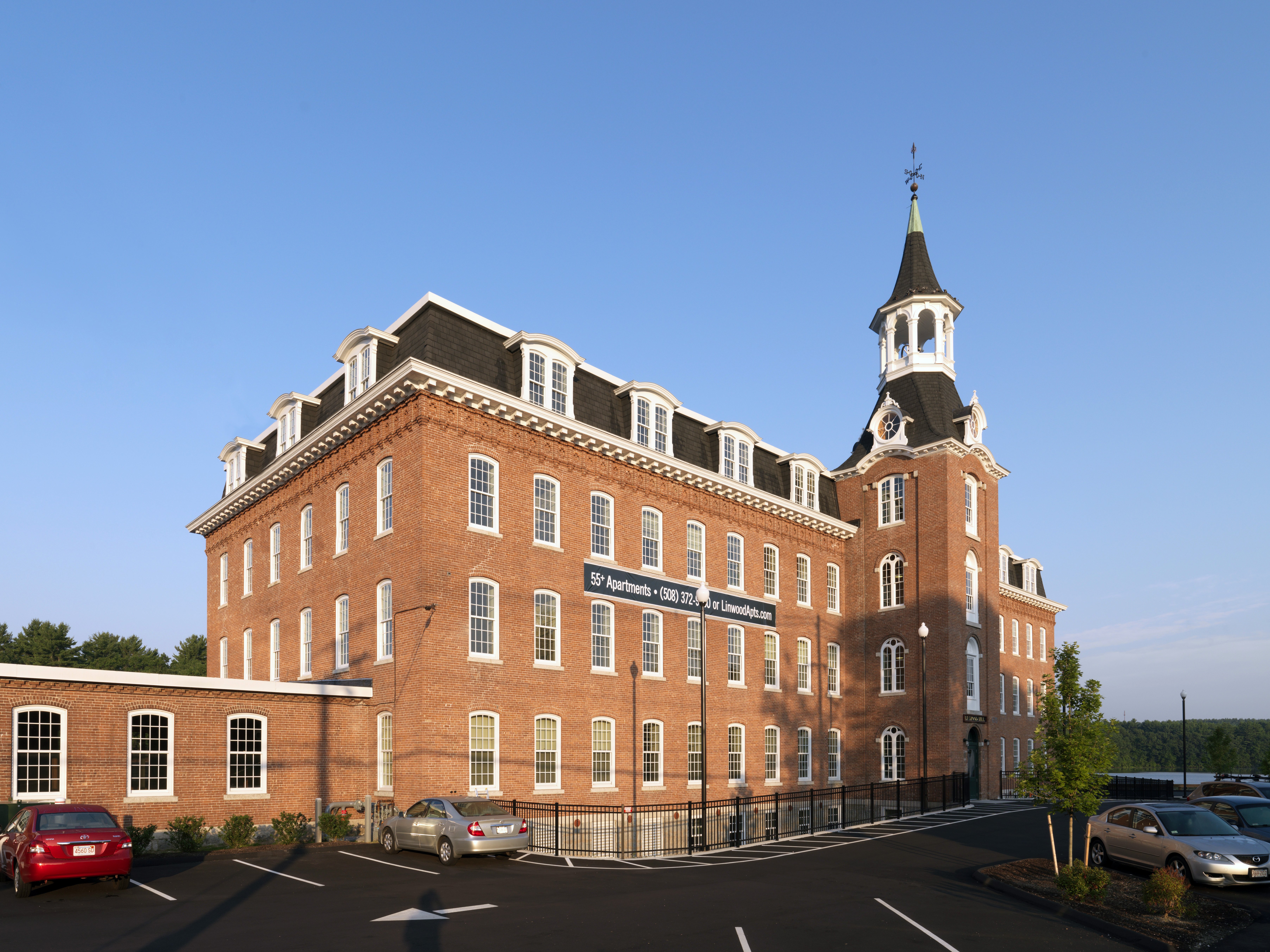 Whitinsville Condo: 670 Linwood Avenue