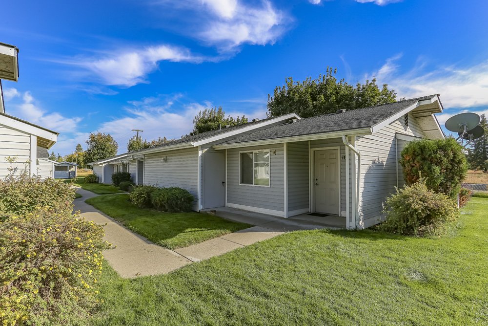 Deer Park Condo: 223 W 3rd St