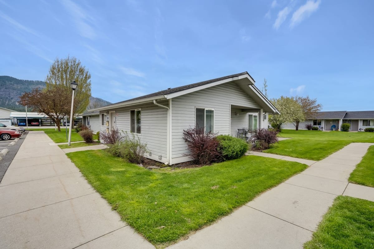 Chewelah Condo: 420 S 5th St E