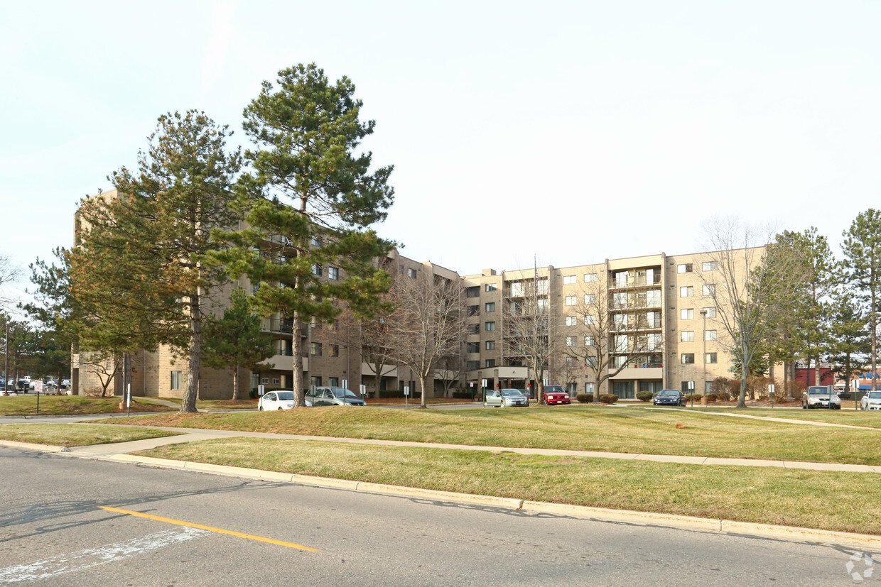 Romulus Condo: 36500 Bibbins St.