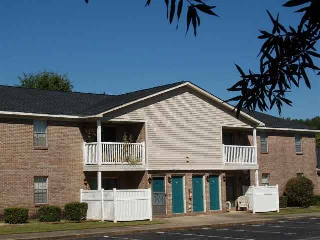 Athens Condo: 600 Camelot Dr.
