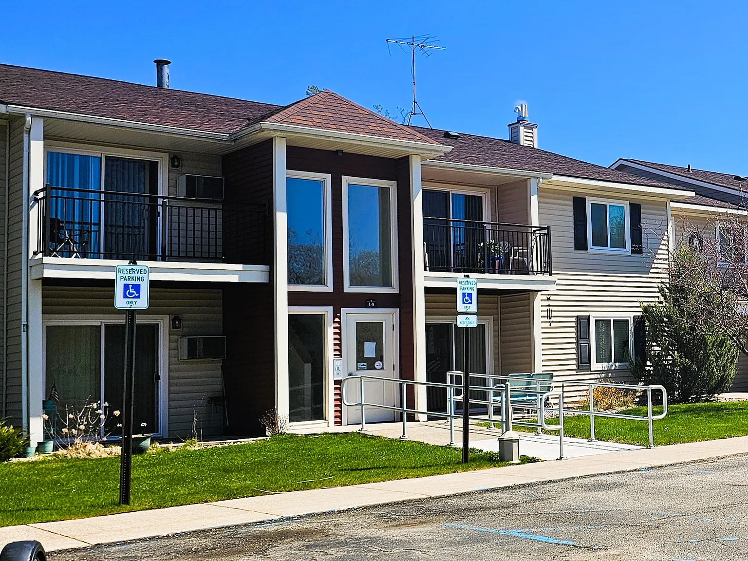 Sault Ste Marie Condo: 1708A, 1708B, 1708C Meridian St.