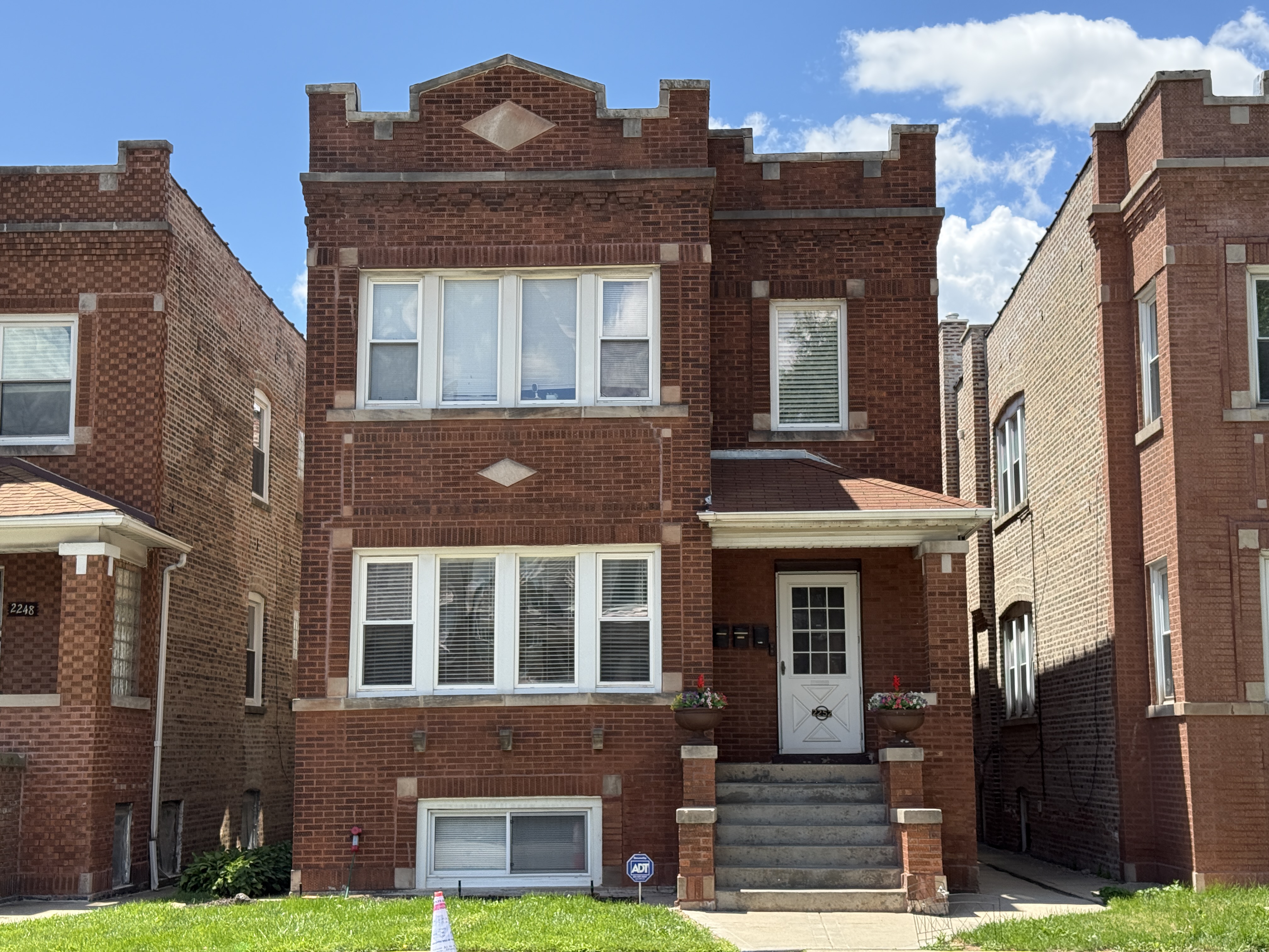 Chicago Condo: 2252 N Laramie Ave