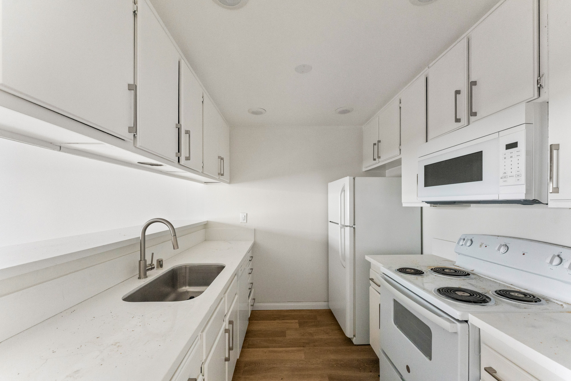 Long Beach Apartment: 3635 E 1st St