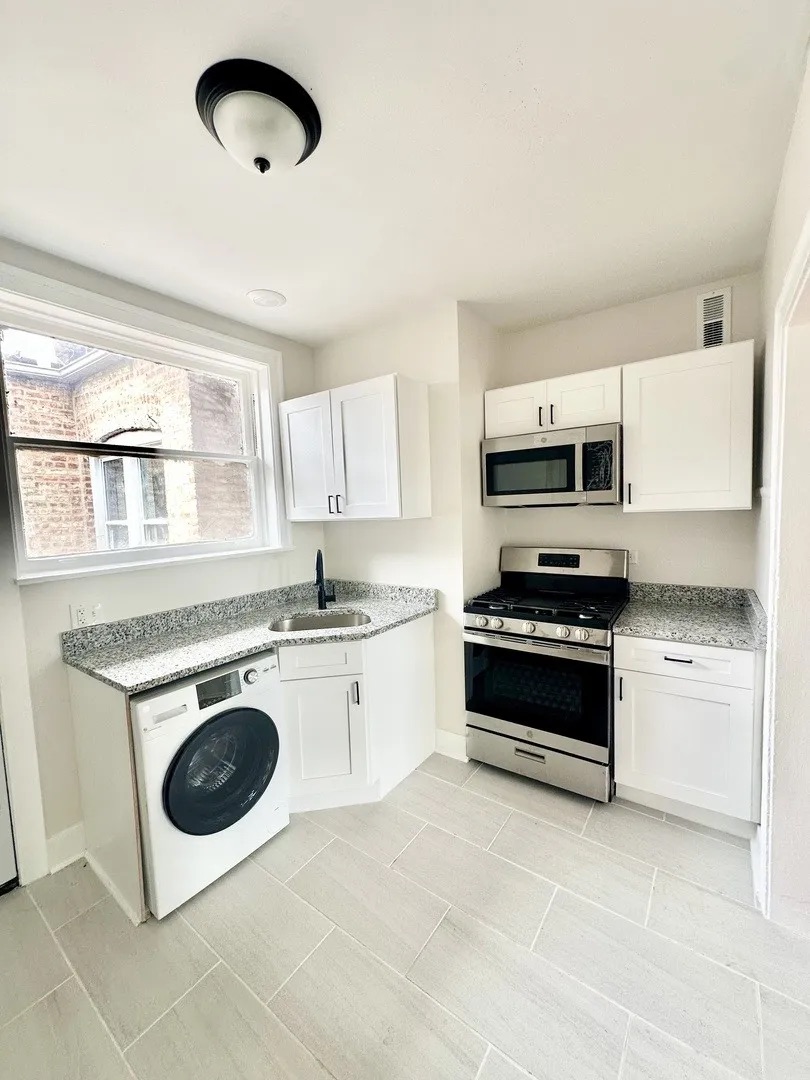 Chicago Condo: 3701 W Division Street