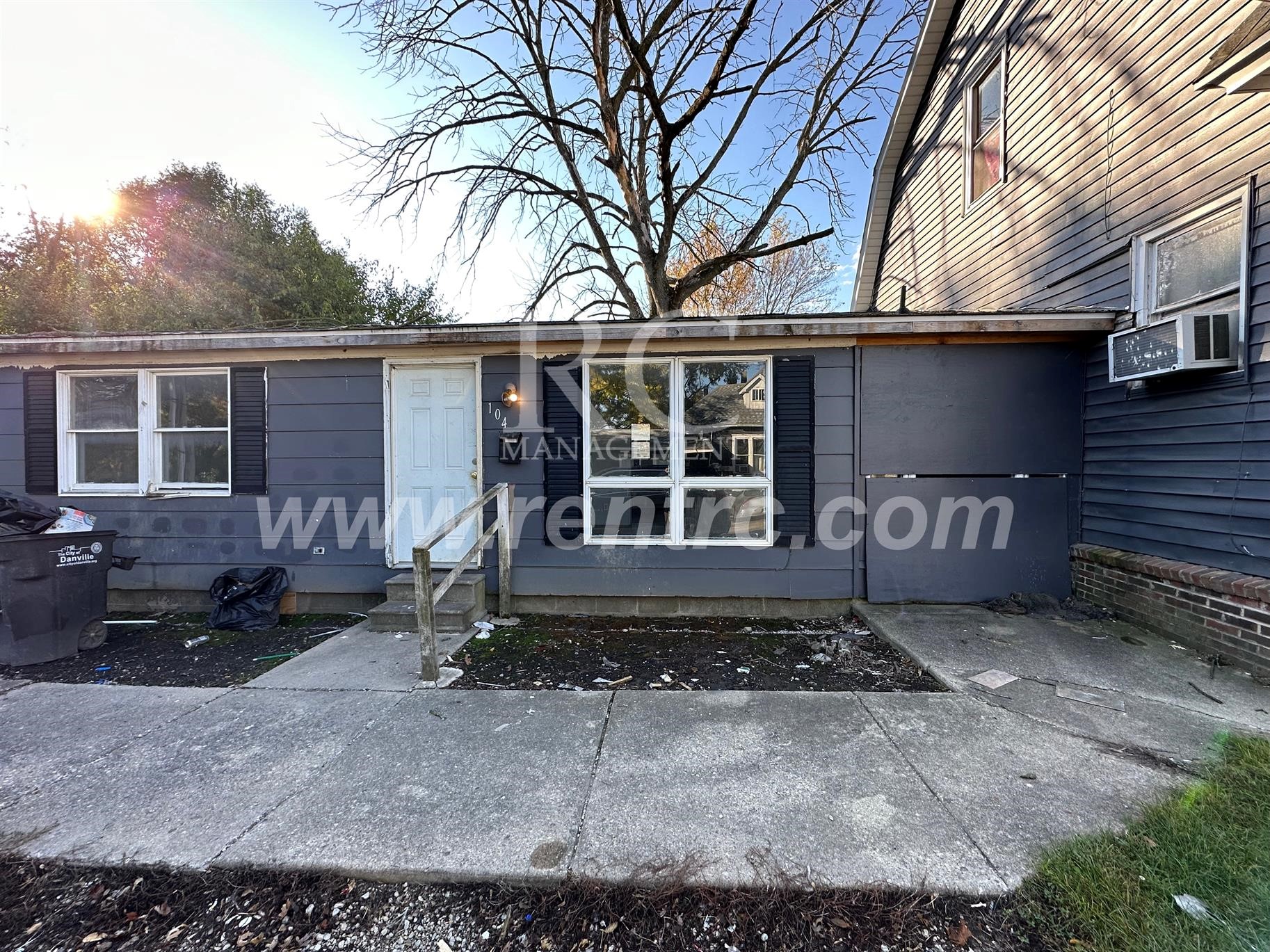 Danville House: 104 Center