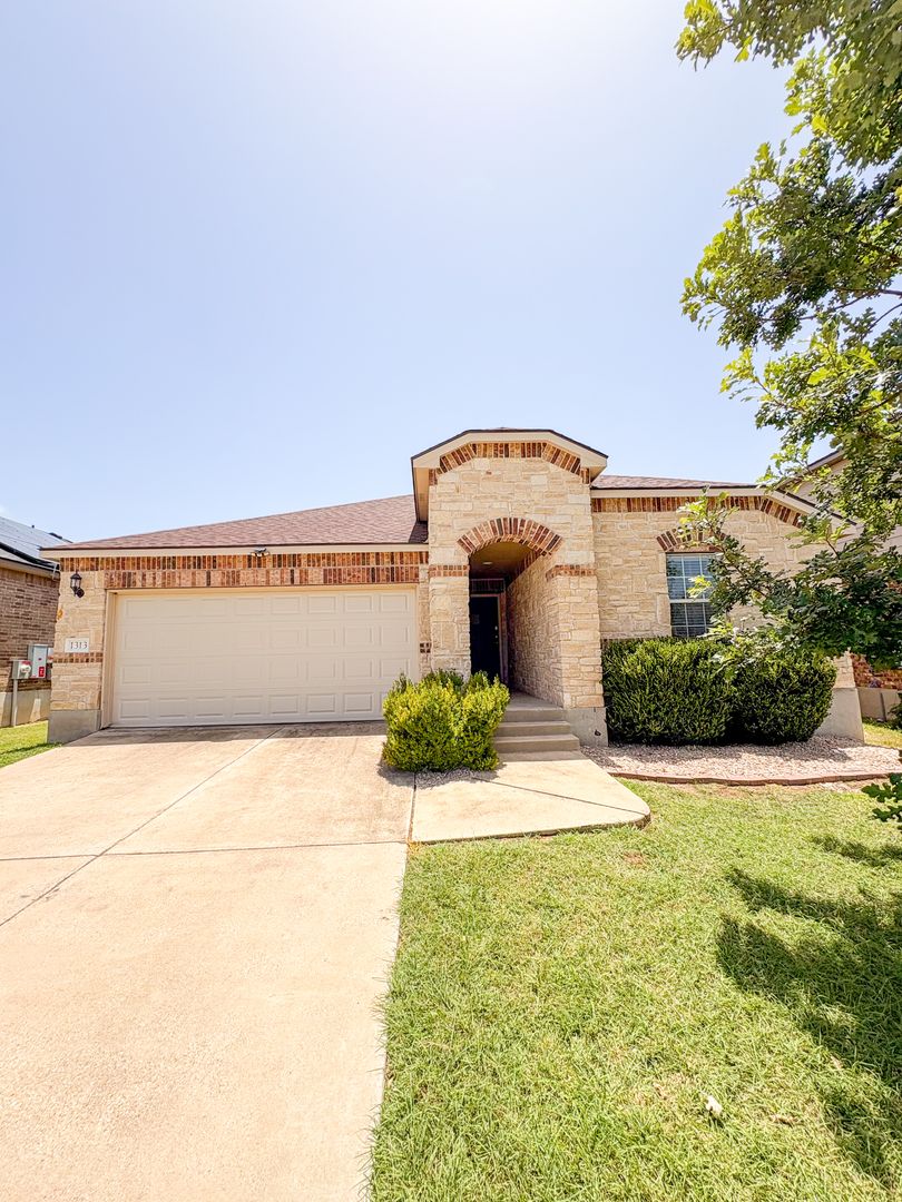 Temple House: 1313 Daffodil Dr