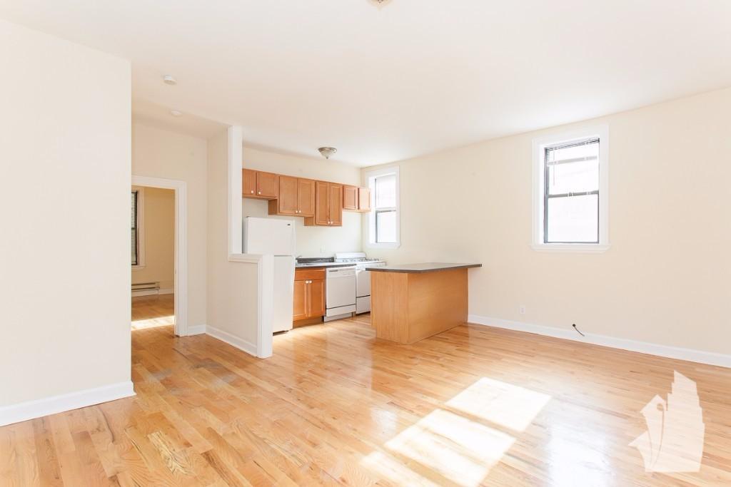 Chicago Condo: 721 West Barry Avenue