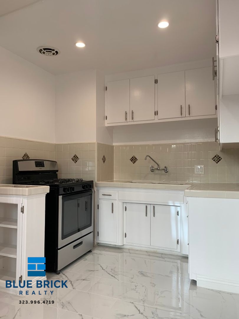 Los Angeles Condo: 1276 S Ridgeley Drive