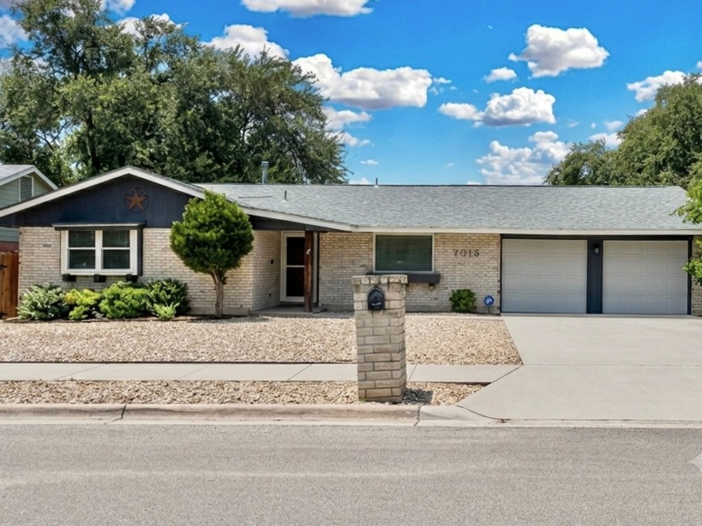 San Anotnio House: 7015 Forest Pine